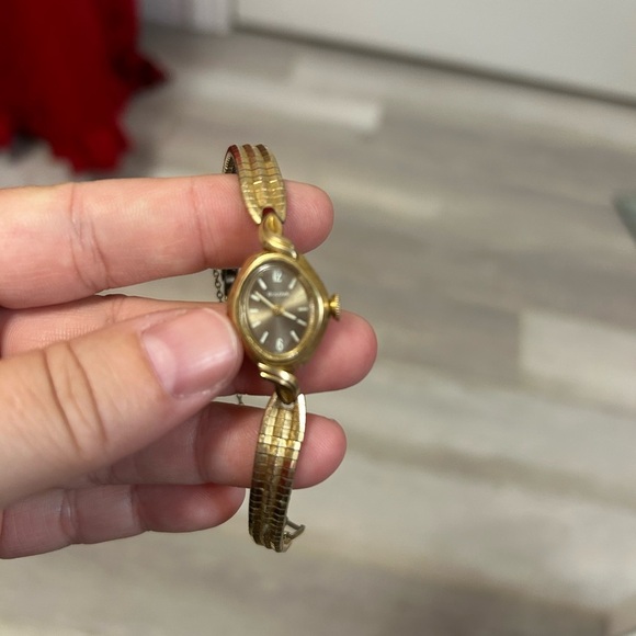 4/$100 BULOVA battery woman watch 6 inch 😎 - Picture 7 of 7